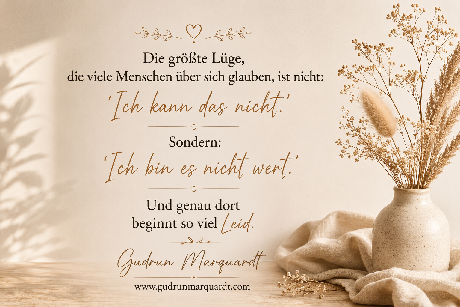 Minimalistisches beiges Textbild mit einem Zitat über Selbstwert und den Glaubenssatz, den eigenen Wert erst verdienen zu müssen. Mit dem Namen Gudrun Marquardt und der Webseite.