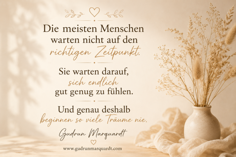 Beiges, minimalistisches Textbild mit einem inspirierenden Zitat über den Glaubenssatz, nicht gut genug zu sein. Ruhiges Design mit dem Namen Gudrun Marquardt und der Webseite.