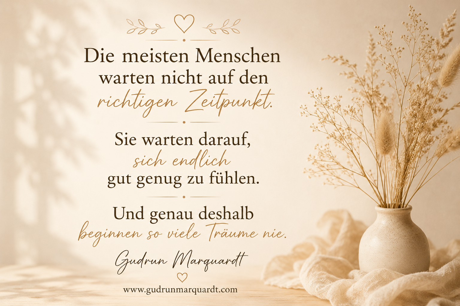 Beiges, minimalistisches Textbild mit einem inspirierenden Zitat über den Glaubenssatz, nicht gut genug zu sein. Ruhiges Design mit dem Namen Gudrun Marquardt und der Webseite.